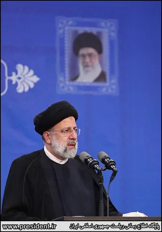 تصاویر دیدار رئیس جمهور با نخبگان ، علماء ، خانواده شهدا ، ایثارگران و جمعی از اقشار مختلف مردم کهکیلویه وبویراحمد