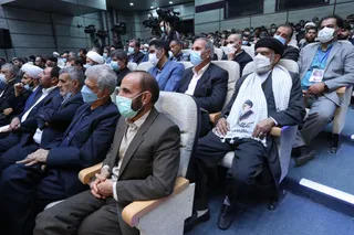 تصاویر دیدار رئیس جمهور با نخبگان ، علماء ، خانواده شهدا ، ایثارگران و جمعی از اقشار مختلف مردم