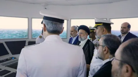 بازدید دکتر رئیسی از سامانه شبیه‌ساز پل فرماندهی کشتی در دانشگاه علوم دریایی امام خمینی (ره)