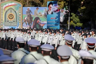 اقتدار با خشونت و نرمی و مهربانی با ضعف نشان دادن متفاوت است/ پلیس مردمی و مقتدر که با روش‌های قانونمند با قانون شکنان مقابله می‌کند مورد حمایت دستگاه قضایی است/ باید مقتدرانه مقابل سارقان سابقه دار، قاچاقچیان و اشرار ایستاد