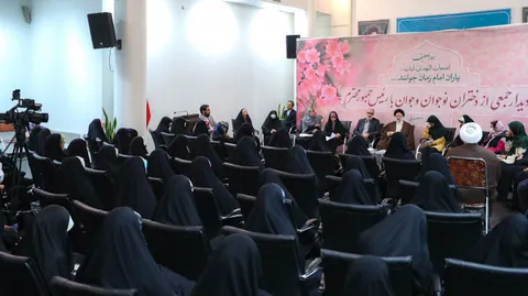 تصاویر دیدار با جمعی از دختران شرکت کننده در برنامه «بینهایت شو»