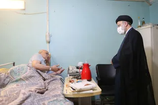 تصاویر حضور سرزده رئیس جمهور منتخب در آسایشگاه جانبازان امام خمینی(ره)