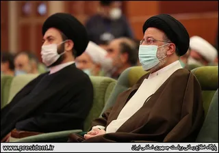 تصاویردیدار رئیس جمهور با نخبگان ، علماء ، خانواده شهدا ، ایثارگران و جمعی از اقشار مختلف مردم