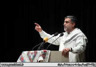 تصاویر نشست علمای شیعه و سنی، نمایندگان اقشار مختلف و مدیران شهرستان چابهار با حضور رئیس جمهور