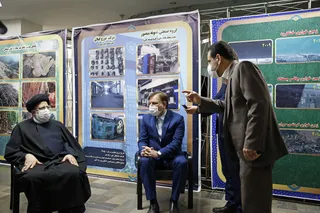 در برخورد با تخلفاتی که از ناحیه افراد نامدار سر می‌زند، هیچ رحمی نباید داشت
