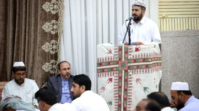 نشست  نشست با جمعی از علما و سران طوایف جنوب سیستان و بلوچستان