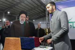تصاویر بازدید از نمایشگاه احیاگران ۷۶ واحد صنعتی استان یزد