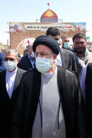 تصاویر رئیس جمهور در جمع زائران راهیان نور در منطقه شلمچه
