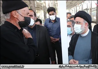 حضور رئیس جمهور در گلزار شهدای بیرجند