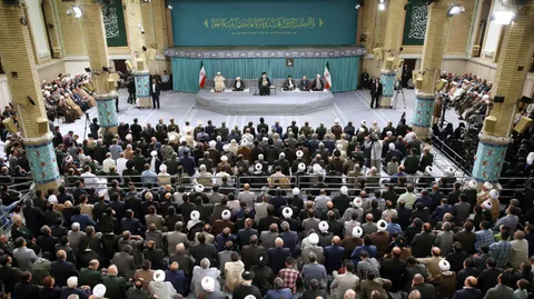 دیدار مسئولان نظام و مهمانان کنفرانس وحدت با رهبر انقلاب