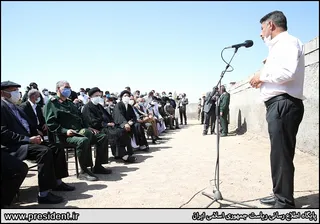 تصاویر بازدید هوایی رئیس جمهور از منطقه دشت آزادگان و هورالعظیم و حضور در میان مردم روستاهای اطراف هویزه