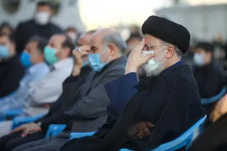 رئیسی در جمع عزاداران صادق آل محمد(ص) در میدان امام حسین(ع) حضور یافت