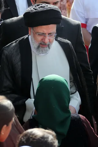 تصاویر بازدید دکتر رئیسی از روستای قلعه جی کردستان