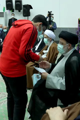 تصاویر دیدار و گفتگوی صمیمی با جمعی از خانواده شهدای مازندران
