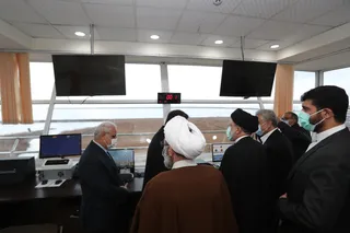 تصاویر بازدید رئیس جمهور از مرکز کنترل ترافیک دریایی بندر کاسپین