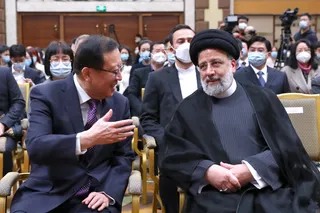 تصاویر اعطای عنوان «استاد افتخاری» دانشگاه پکن به دکتر رئیسی و سخنرانی در جمع اساتید و دانشجویان