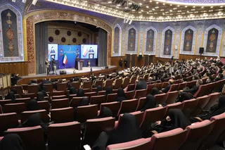 تصاویر دیدار رئیس جمهور با نخبگان ، علماء ، خانواده شهدا ، ایثارگران و جمعی از اقشار مختلف مردم