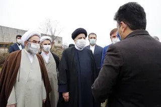 دستور آیت الله رئیسی برای تحت تعقیب قرار گرفتن فردی که کارخانه صنایع پوشش ایران را تخریب کرد