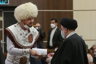 تصاویر دیدار رئیس جمهور با نخبگان ، علماء ، خانواده شهدا ، ایثارگران و جمعی از اقشار مختلف مردم