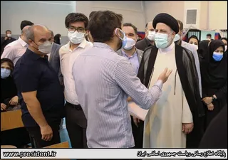 بازدید سرزده رییس جمهور از بخش کرونای بیمارستان امام خمینی و یکی از مراکز تزریق واکسن کرونا