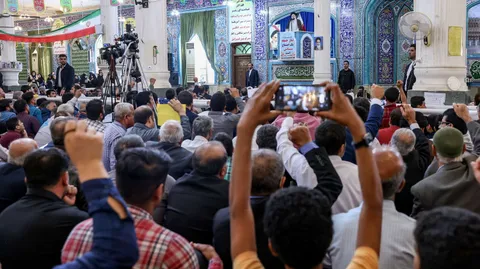 تصاویر حضور و سخنرانی در جمع نمازگزاران جمعه برازجان