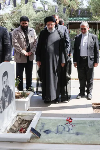 تصاویر تجدید میثاق رئیس جمهور و اعضای هیئت دولت با آرمان‌های امام راحل و شهدای انقلاب اسلامی