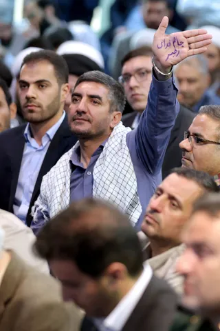 تصاویر اجتماع مردمی هسته های جهاد , پیشرفت در حسینیه جماران