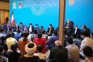 تصاویر افطار رئیس جمهور در نخستین روز از ماه مبارک رمضان همراه با ایتام