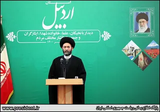 تصاویردیدار رئیس جمهور با نخبگان ، علماء ، خانواده شهدا ، ایثارگران و جمعی از اقشار مختلف مردم