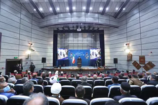 تصاویر دیدار رئیس جمهور با نخبگان ، علماء ، خانواده شهدا ، ایثارگران و جمعی از اقشار مختلف مردم