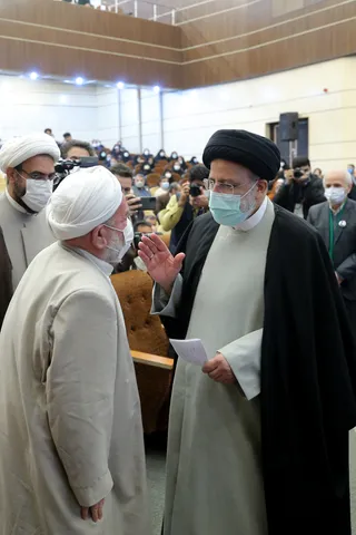 تصاویر دیدار رئیس جمهور با نخبگان ، علماء ، خانواده شهدا ، ایثارگران و جمعی از اقشار مختلف مردم