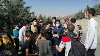 گزارش تصویری/ زیارت کهف الشهداء و گفت‌وگو با مردم