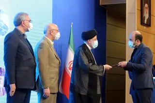 تصاویر تقدیر از برگزیدگان سی و پنجمین جشنواره بین‌المللی خوارزمی