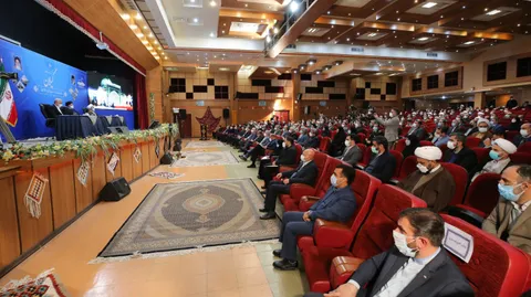 دستگاه های اداری در رعایت حقوق مردم و اجرای عدالت پیشتاز باشند