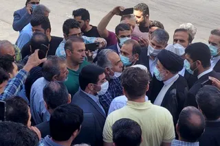 تصاویر حضور رئیس جمهور در مراکز توزیع و فروش کالاهای اساسی در تهران