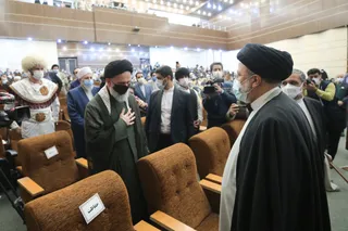 تصاویر دیدار رئیس جمهور با نخبگان ، علماء ، خانواده شهدا ، ایثارگران و جمعی از اقشار مختلف مردم