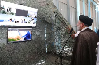 تصاویر گفتگوی تصویری رئیس جمهور با ناوگروه‌های ارتش در دریای سرخ و اقیانوس آرام