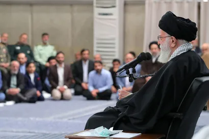 دیدار مسئولان نظام و مهمانان کنفرانس وحدت با رهبر انقلاب