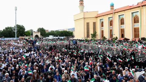 تصاویر حضور دکتر رئیسی در اجتماع باشکوه مردم تبریز