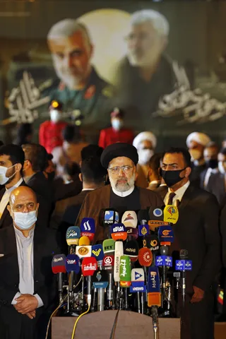 دست انتقام الهی گردن ظالم را می‌گیرد و حق مظلوم را از او خواهد ستاند