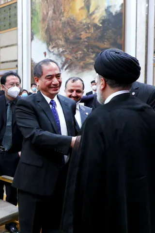تصاویر اعطای عنوان «استاد افتخاری» دانشگاه پکن به دکتر رئیسی و سخنرانی در جمع اساتید و دانشجویان