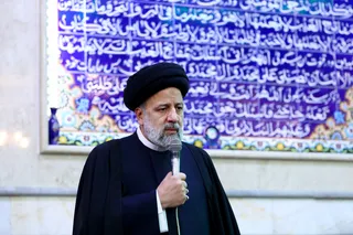 تصاویر حضور و اقامه نماز در مسجد حسین بن علی (ع) شهر ری