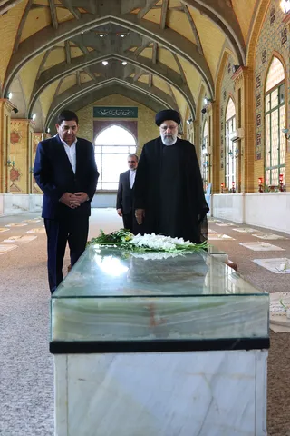 تصاویر تجدید میثاق رئیس جمهور و اعضای هیئت دولت با آرمان‌های امام راحل و شهدای انقلاب اسلامی