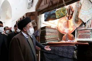 تصاویر گفتگو با مردم و کسبه بازار قدیمی یزد