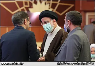 تصاویردیدار رئیس جمهور با نخبگان ، علماء ، خانواده شهدا ، ایثارگران و جمعی از اقشار مختلف مردم