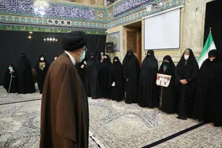 تصاویر دیدار صمیمانه با خانواده شهدای دفاع مقدس و مدافع حرم