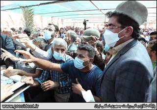 تصاویر سخنرانی در جمع مردم دلوار در خانه-موزه رئیسعلی دلواری