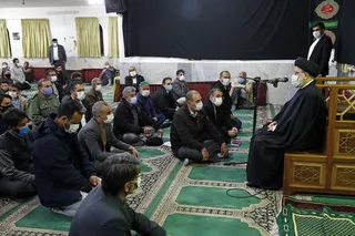 اقامه نماز رئیس قوه قضاییه در مسجدالنبی (ع) شهرک انقلاب شاهرود و دیدار چهره به چهره با نمازگزاران این مسجد