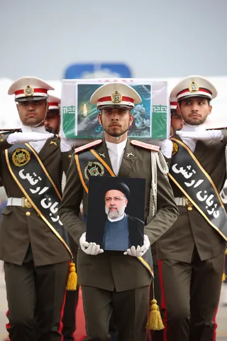 استقبال از پیکر رئیس جمهور شهید و همراهان در فرودگاه مهرآباد