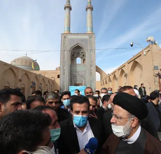 تصاویر گفتگو با مردم و کسبه بازار قدیمی یزد